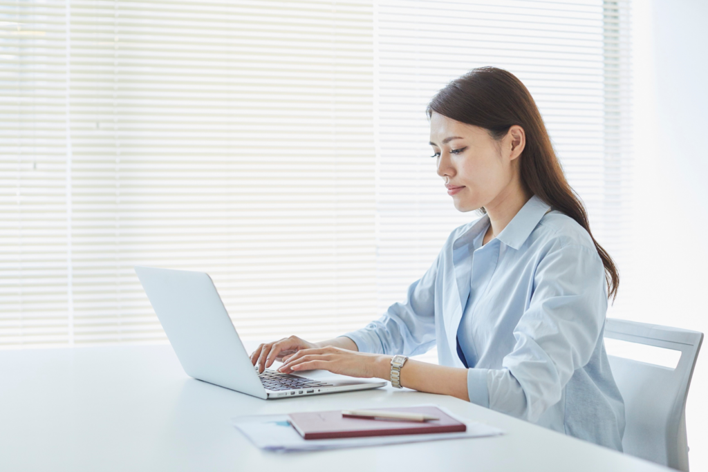 Women working on her laptop.
